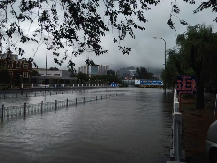 我們需要錦上添花，更需要“雪中送炭”